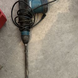 Makita HM0870c Demolition Hammer 