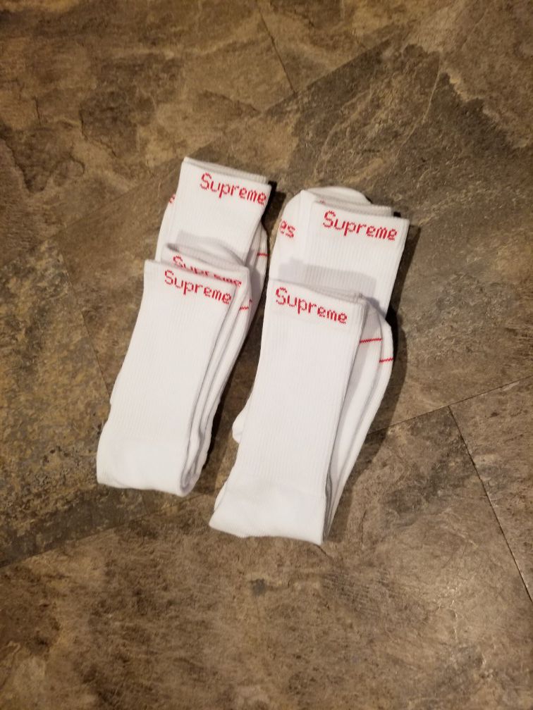 Socks SUPREME X HANES.