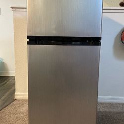 Insignia Mini Fridge 
