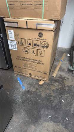 7.8 cu.ft. Smart Front Load Electric Dryer in White with Steam and Sanitize