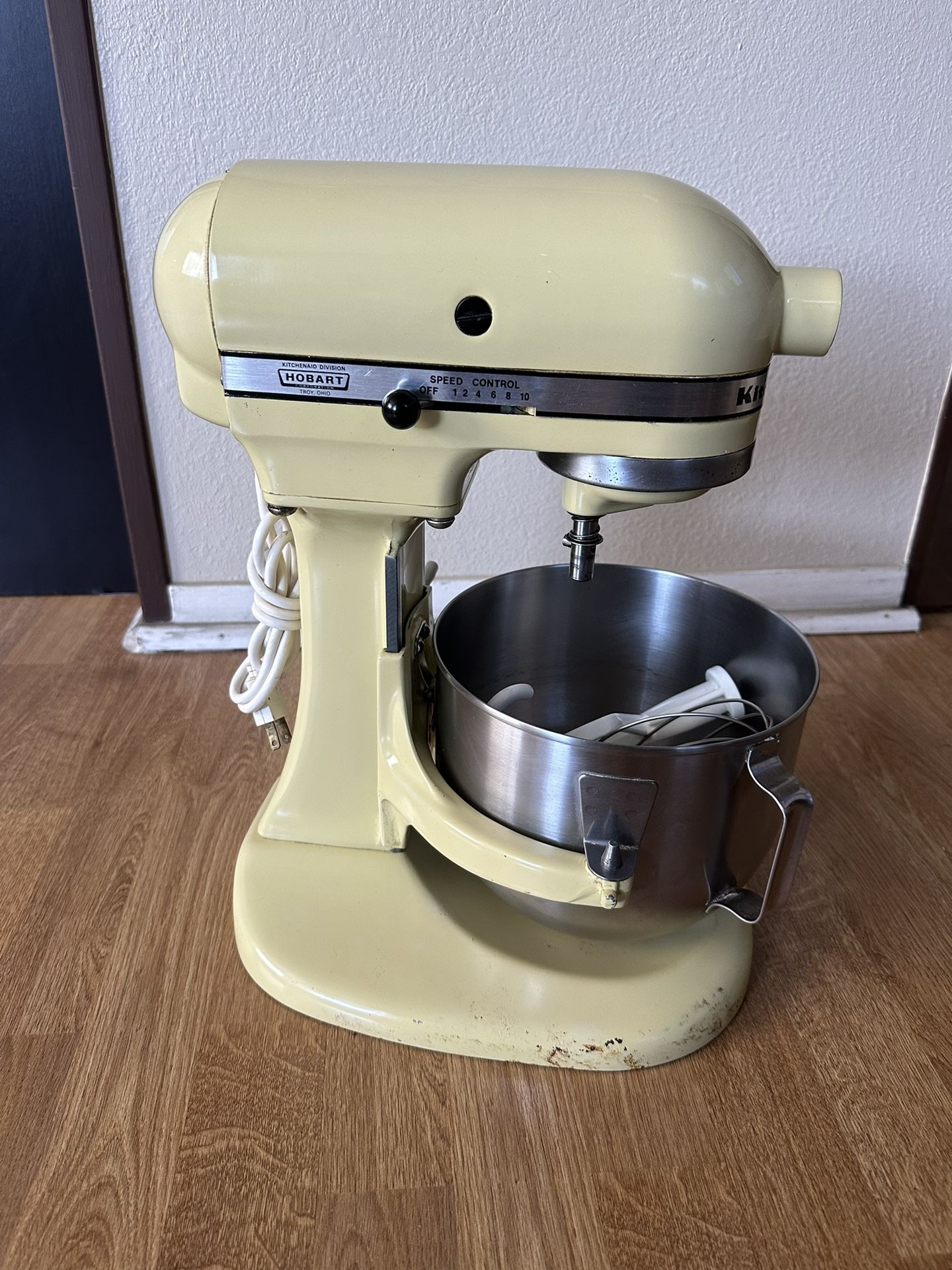 Vintage KitchenAid Hobart Model K5A 10 Speed Lift Head Stand Mixer for