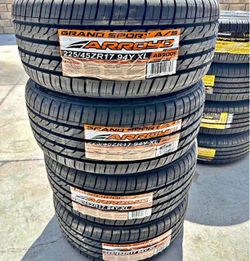 225/45/17 Arroyo Vendo Tires nueva con 50,000 millas de garantía