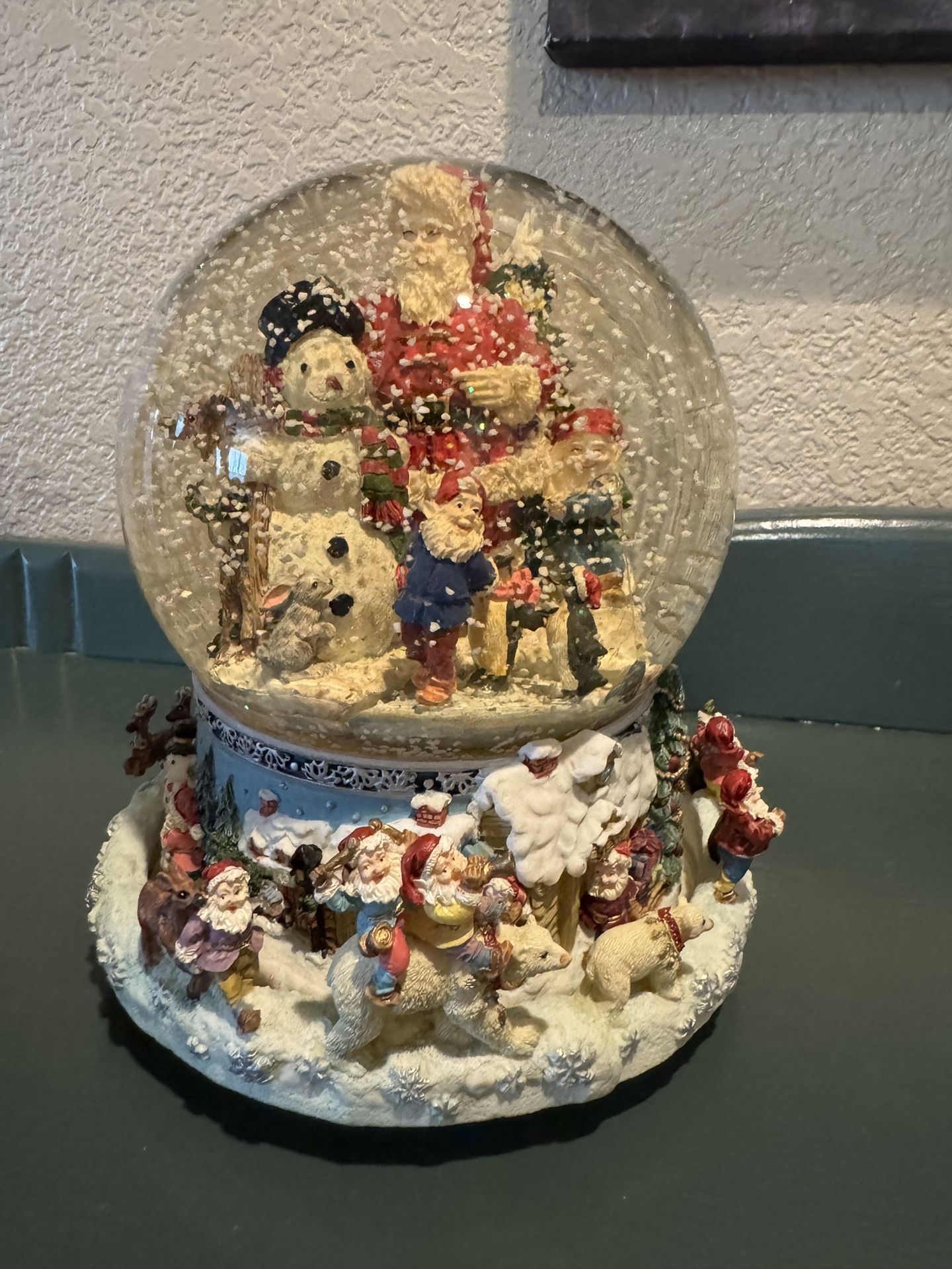 Kirkland Santa Musical Snowball