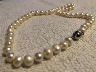 Perl necklaces authentic