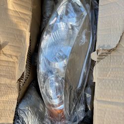 09-10 Toyota corolla driver side headlight 