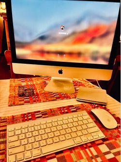 Apple iMac with Keyboard, Mouse, and CD drive