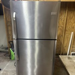 🚨🚨FRIGIDAIRE REFRIGERATOR 30”🚨🚨