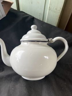 Enamel teapot and coffee pot