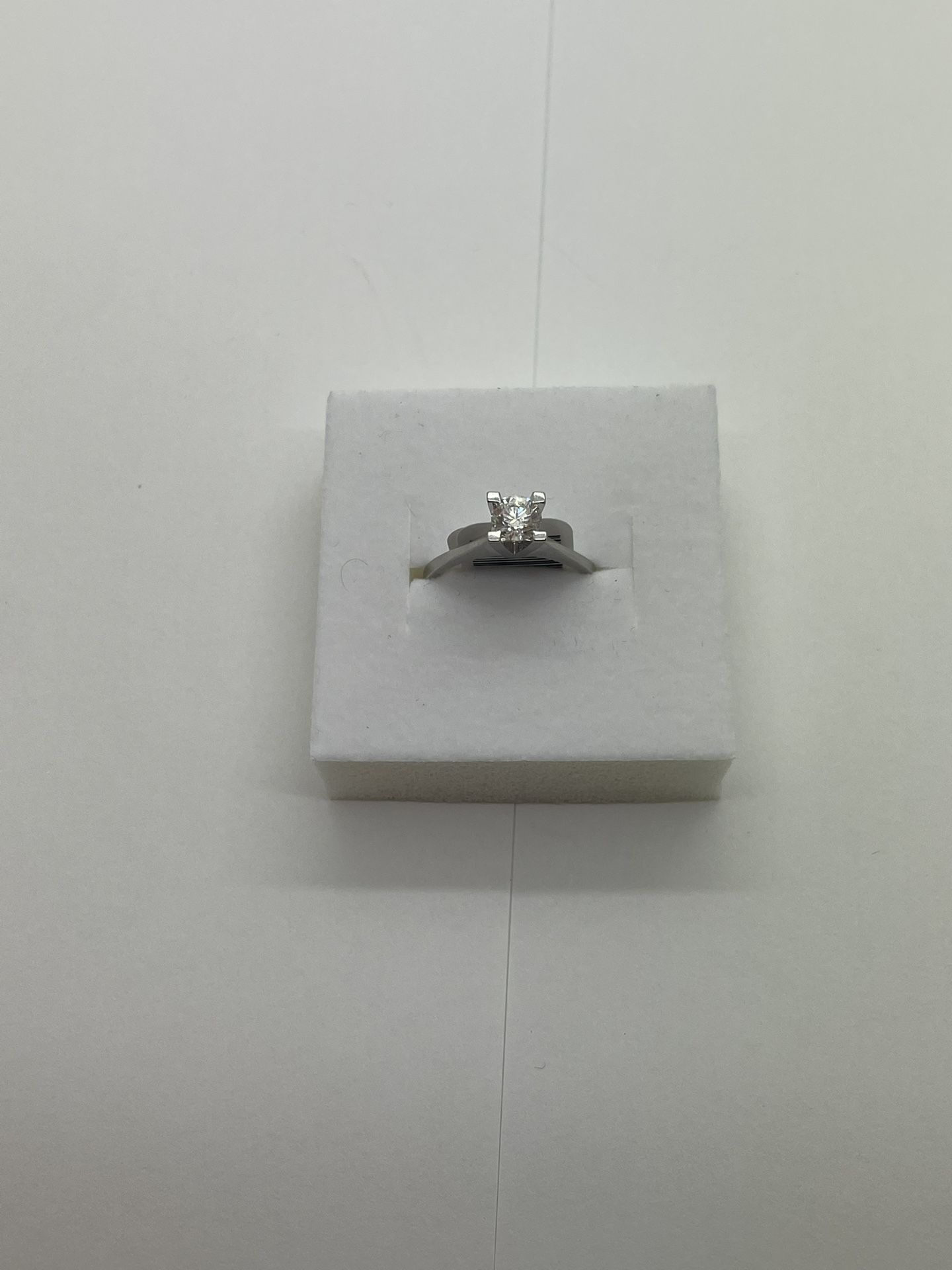 18KWG Engagement Ring