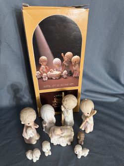 Precious moment, nativity set