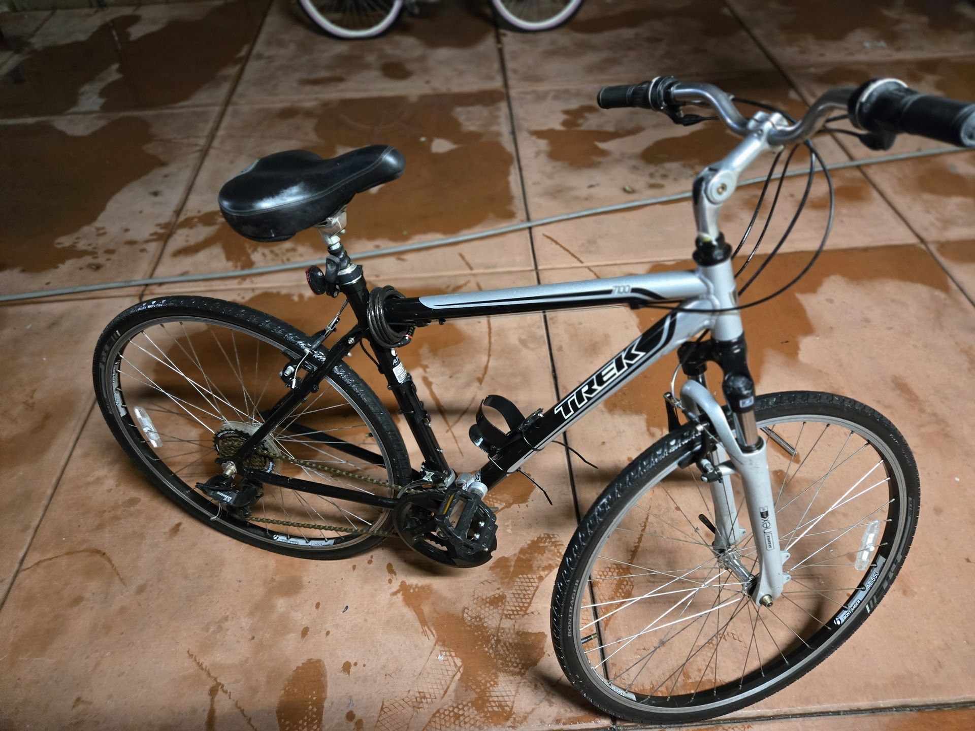 Trek 7100 Hybrid Cruiser 700c 26 AT-550