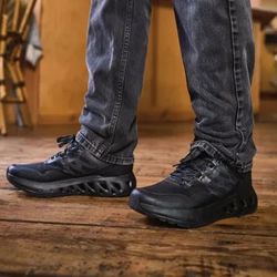 The Springer Mesh 4SG 10/5 is a men's black t-shirt with a style number of 22432. Made by the brand Springer, this t-shirt is in a regular size fit. T