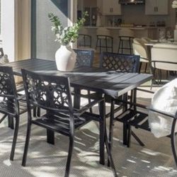Stylish Outdoor Patio Dining Set (Great Condition)