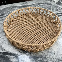 Round Woven Tray Decor 