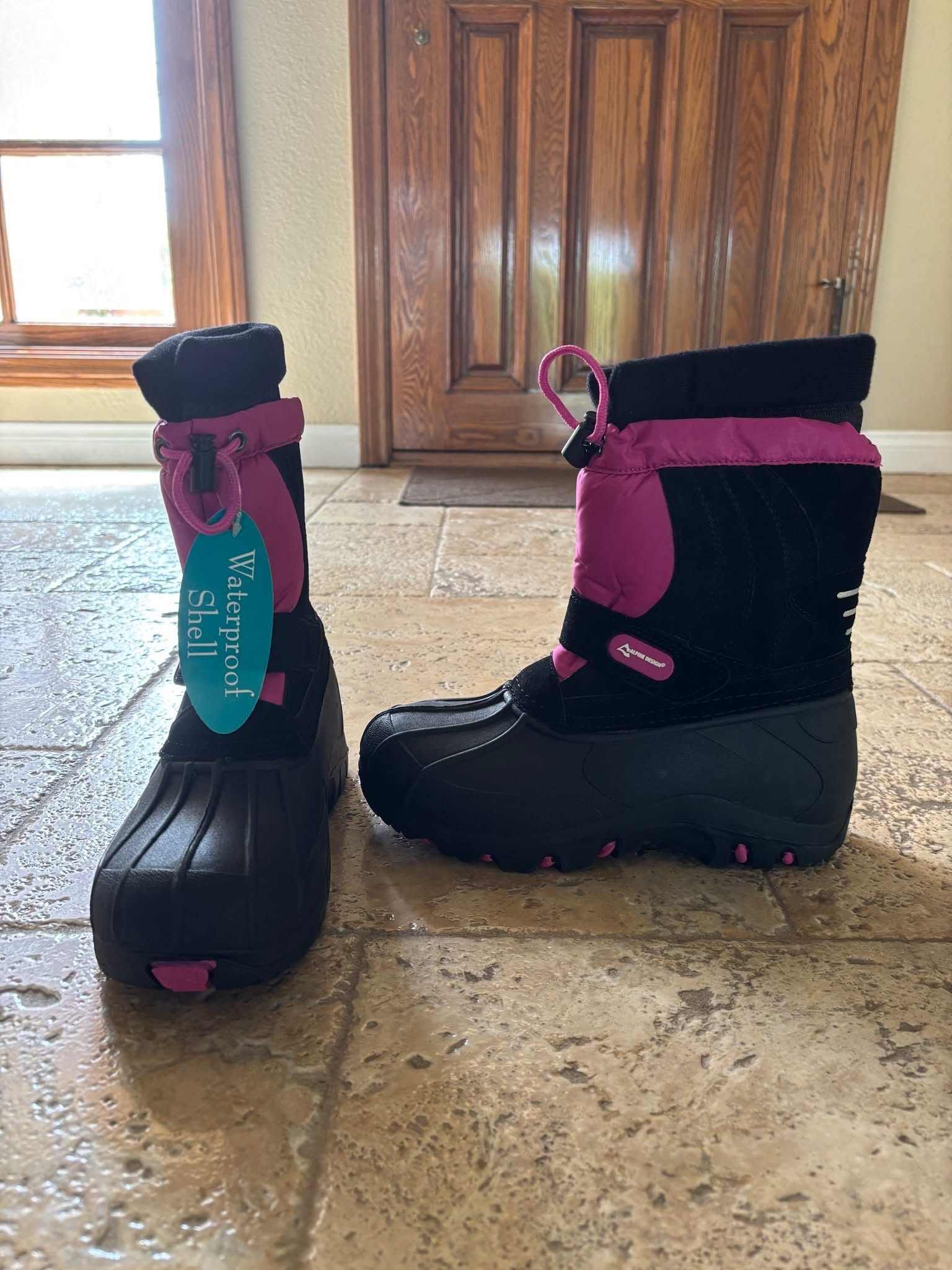 Brand New Alpine Design Snow Boots (size 5)
