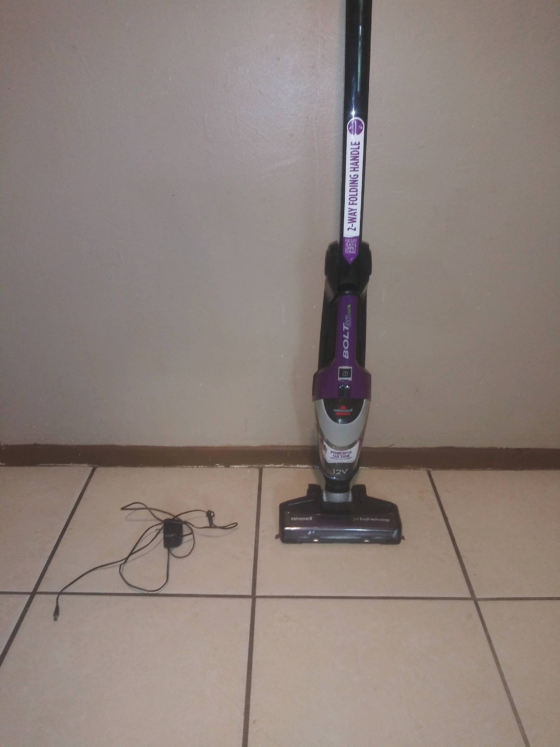Vacuum cleaner and hand vac