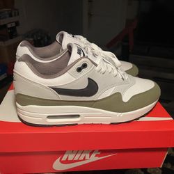 Air Max 1 - Olive Green - Sz 10.5
