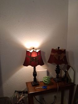 Twin burgundy lamps