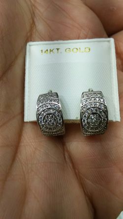 14k white gold Earing 3.2 grams CZ