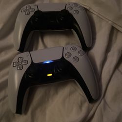 PS5 controllers