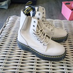 Dr. Martins Air Wair