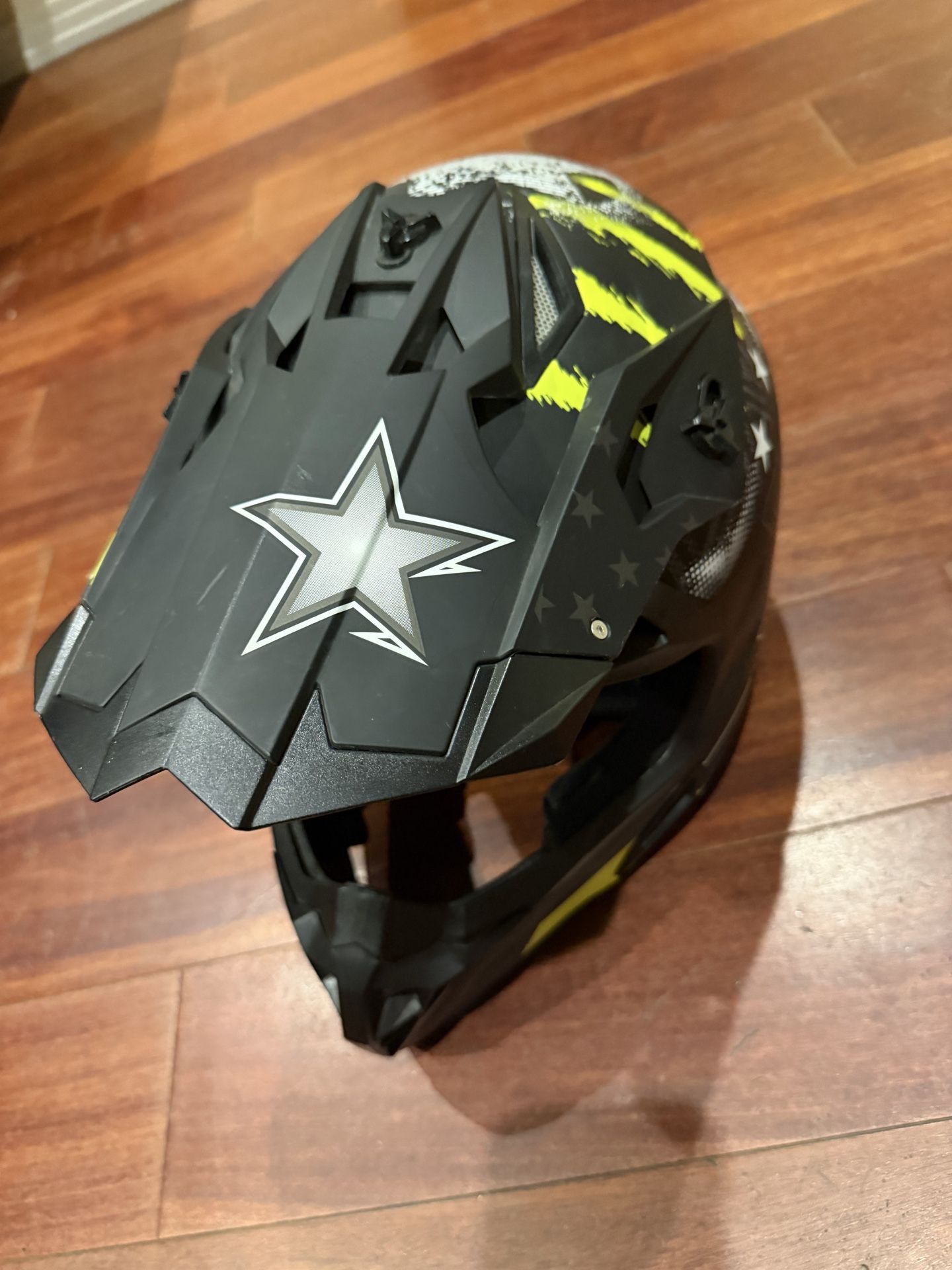 arai cheap helmets Corsair-X Cadalora Restyle Helmet Color:Carbon Gray 7V Evo Solid is Destination: The Caribbean Sea Helmets | Official Brompton