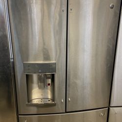 GE REFRIGERATOR AND STOVE 