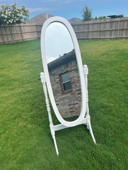 Free standing mirror