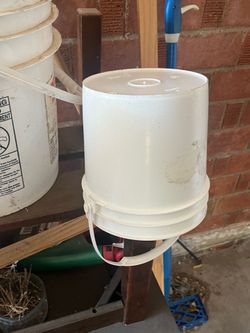 White Buckets Containers price is firm!!!