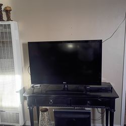 Pre-owned 42" LG Technology Enhanced Plasma TV 