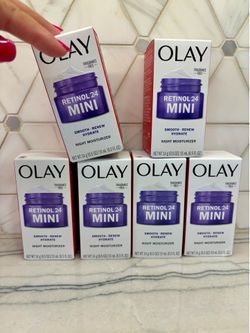 Olay Retinol 24 Mini Night Moisturizer, fragrance-free night cream. Each jar is 0.5 oz