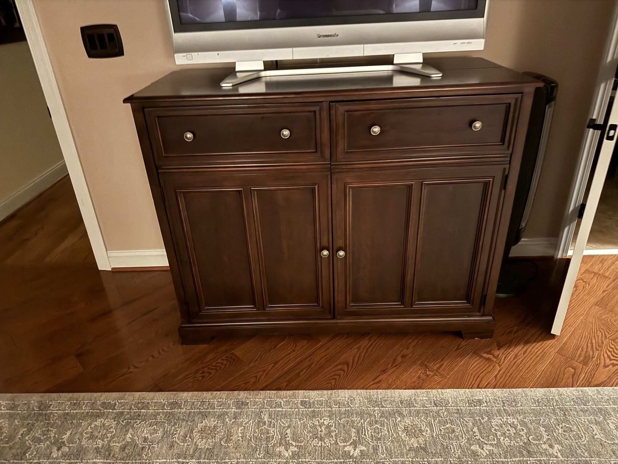 Heavy Solid Wood TV Cabinet