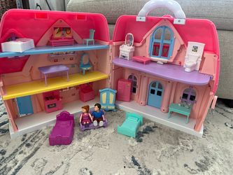 Fold-Out Portable Dollhouse
