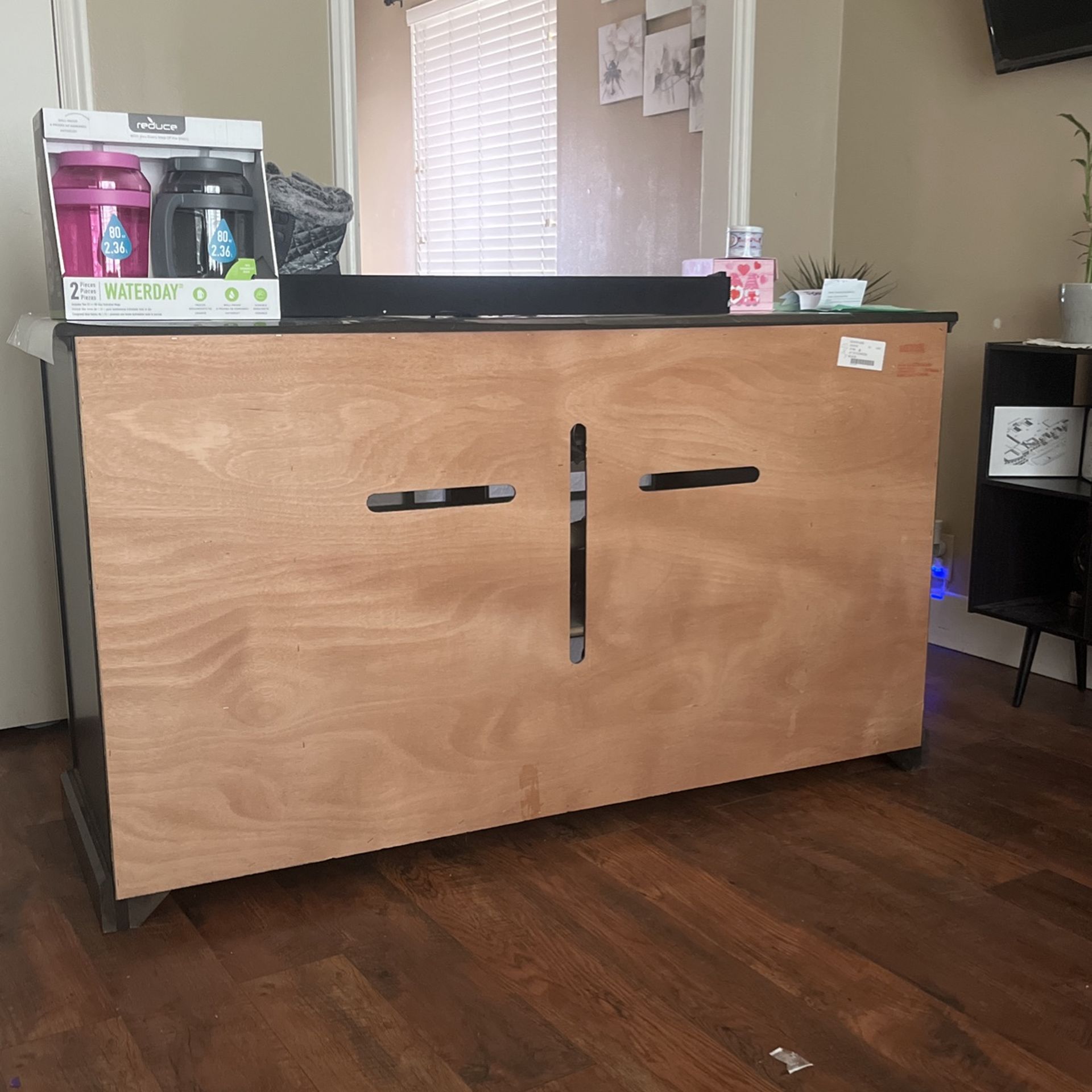 Mueble Buenas Condiciones Buena Madera Tiene 5 Puertas