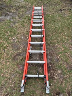 Werner D6200-2 24-ft Fiberglass Type 1A - 300 Ibs. Load Capacity 300-Ib