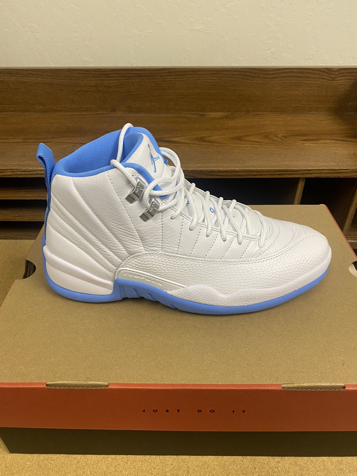 Jordan 12 university blue
