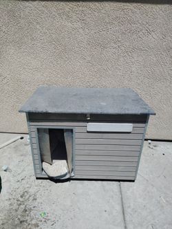 Large Insulated Dog House w/ Opening Roof