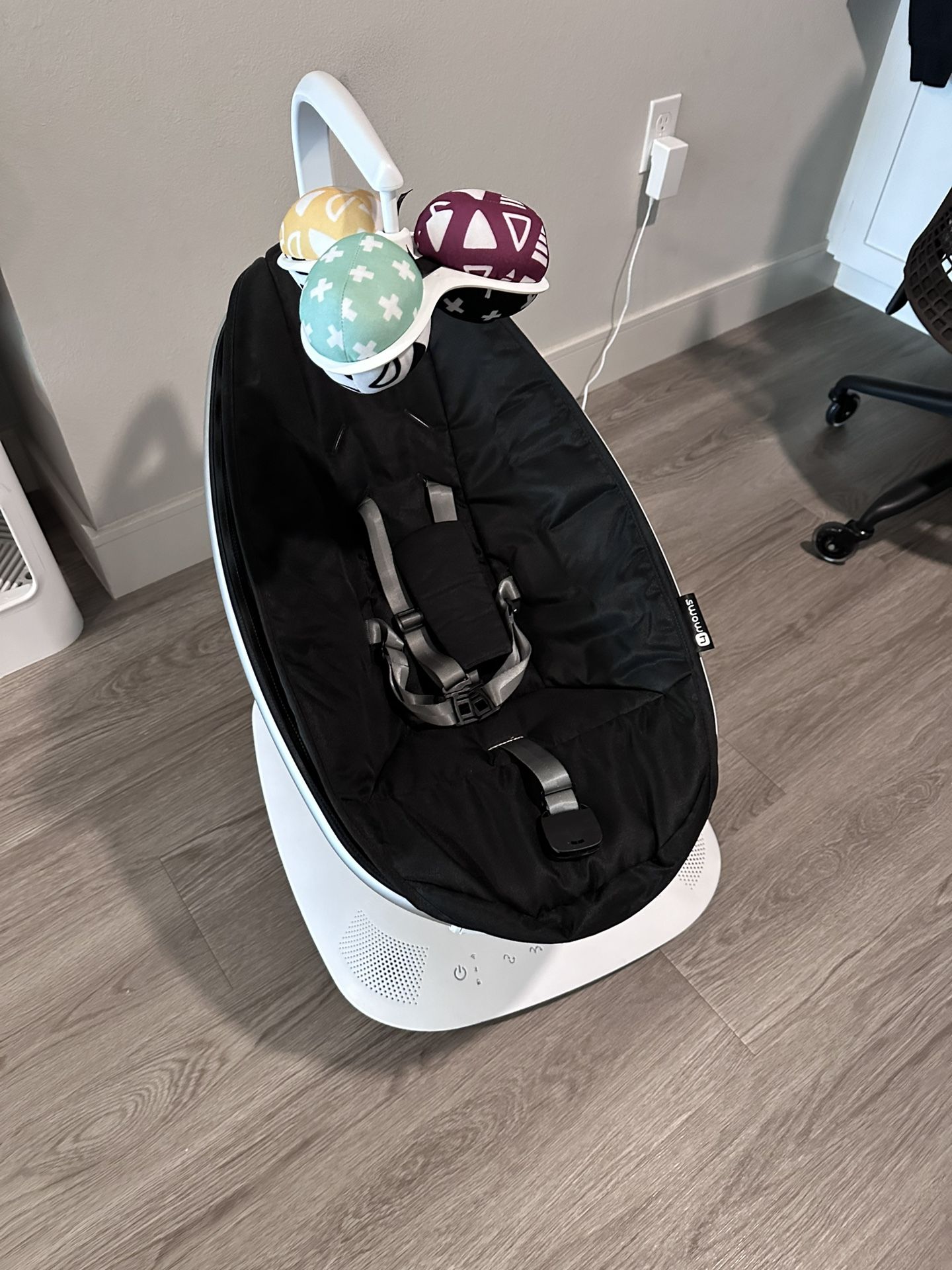 Mamaroo Swing (Barely Used)