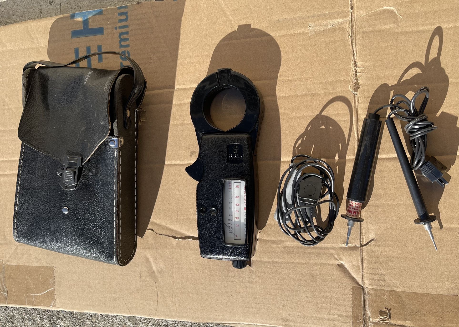 GE Clamp on Volt and Amp Meter 0-30A 0-750V