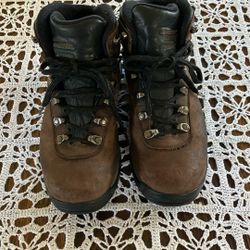 Women’s 8 1/2 Hiking Boots 