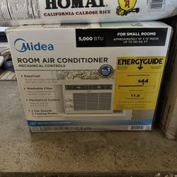 Midea Air Conditioner Unit 5000 BTU - New