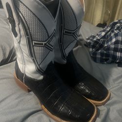 Caiman boots