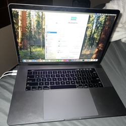 2018 MacBook Pro 15” – i7 / 16GB / 250GB – Priced to Sell 