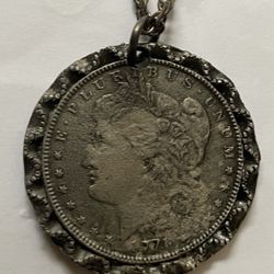 Vtg  Coin medallion necklace 