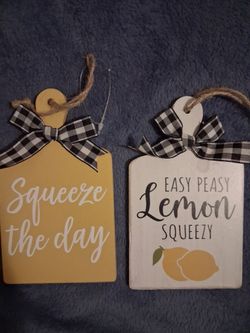 Wooden Lemon Themed Home Decor