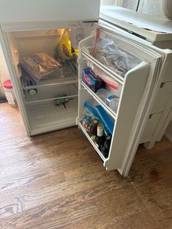 Free apt size fridge/freezer works great