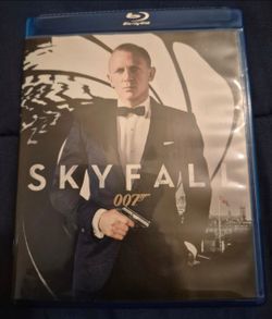 Skyfall dvd blueray like new