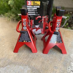 Selling Two New BIG RED Jack Stands , 3 tons double locking 