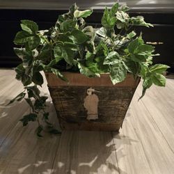 English Ivy Artificial Greenery Potted Plant With Vintage Stand Mount