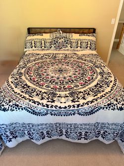 FREE throw w/ purchase- King/ Queen  size 3 PC  Comforter Set Reversible See description 👇